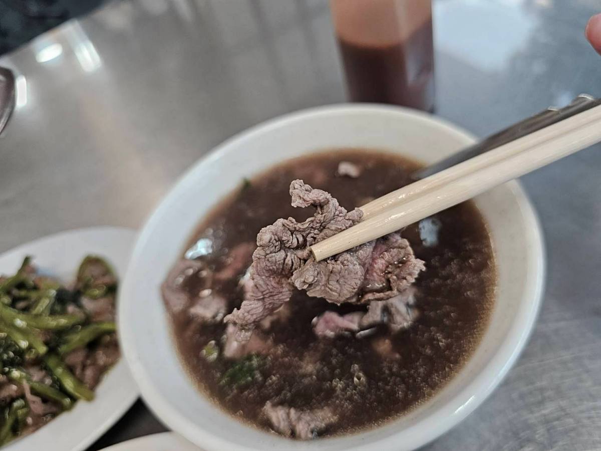 60元的牛肉/牛雜湯~竟然藏身在市區!王記潮州牛雜~在地老饕才知道的平民美食!必點菜色:泡菜牛肉&牛筋、牛肉湯! - 第9張圖