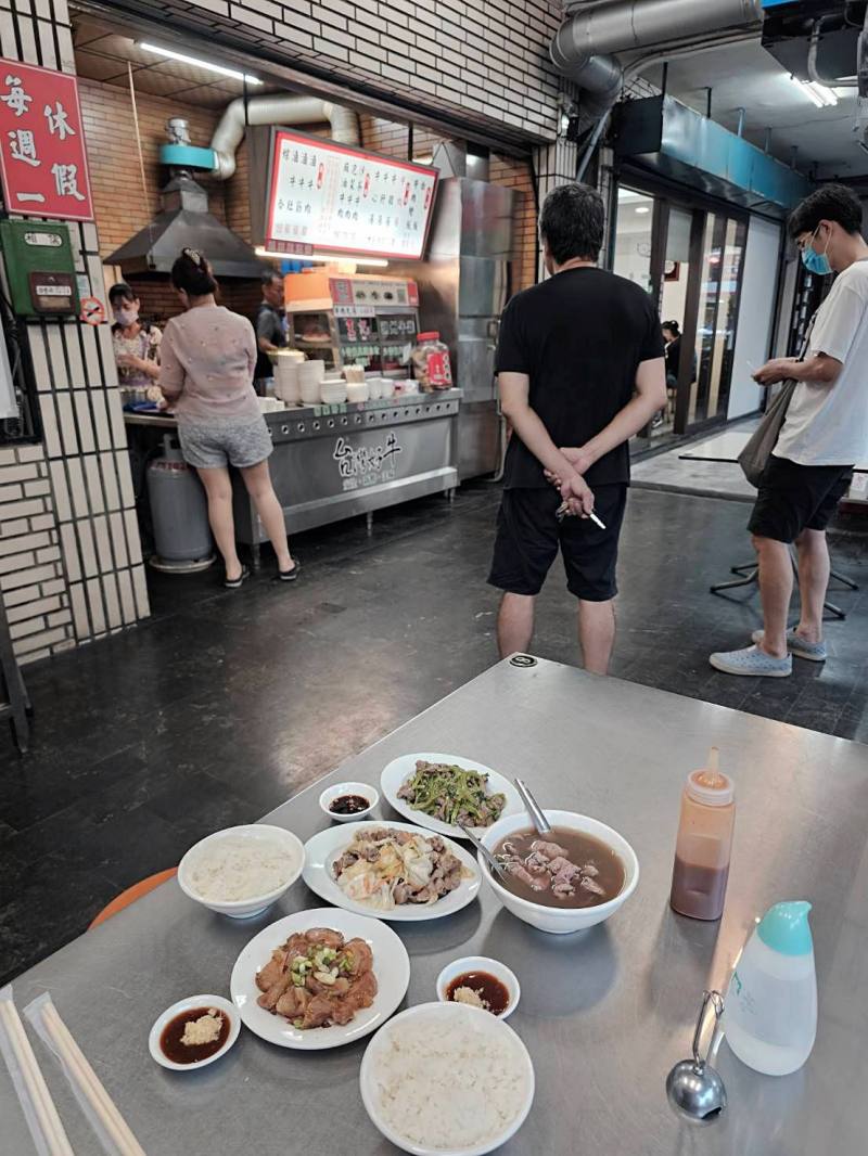 60元的牛肉/牛雜湯~竟然藏身在市區!王記潮州牛雜~在地老饕才知道的平民美食!必點菜色:泡菜牛肉&牛筋、牛肉湯! - 第6張圖