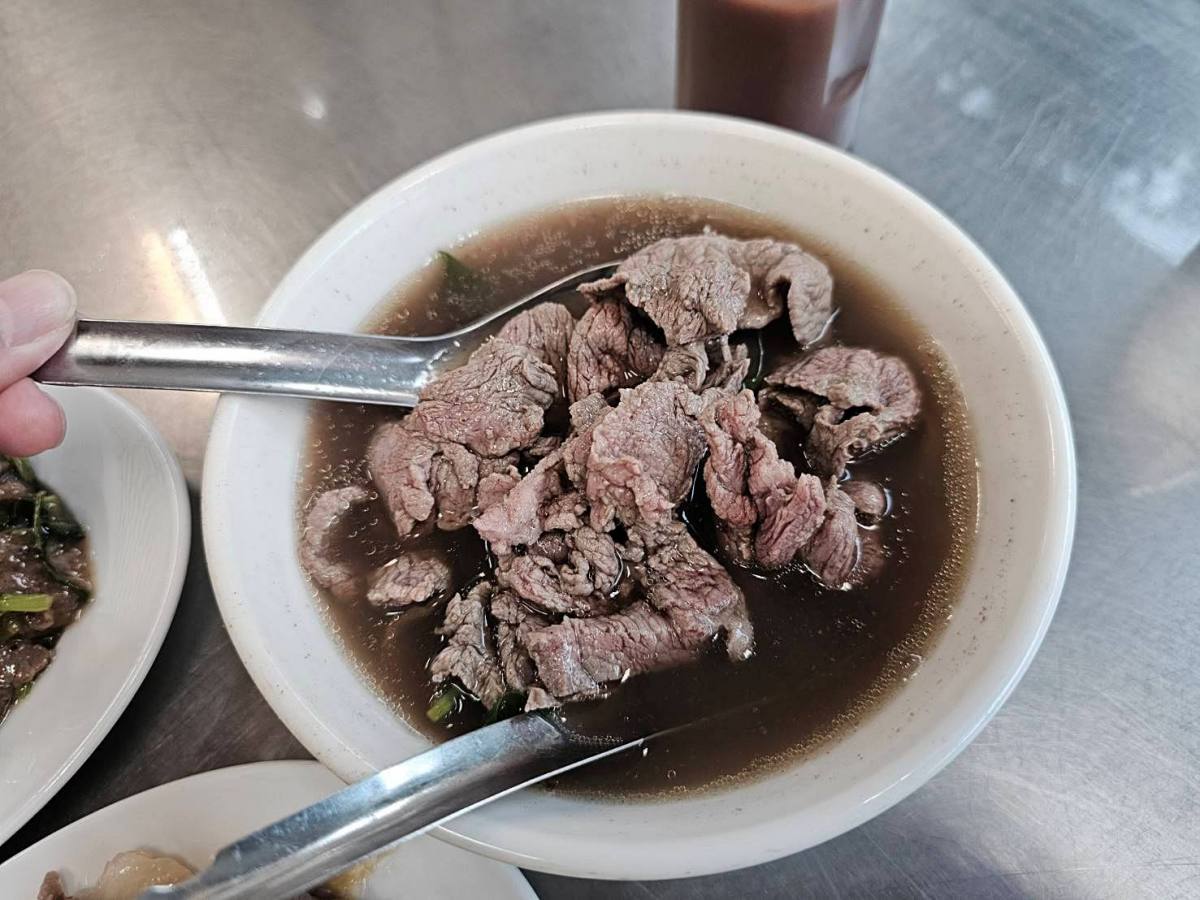 60元的牛肉/牛雜湯~竟然藏身在市區!王記潮州牛雜~在地老饕才知道的平民美食!必點菜色:泡菜牛肉&牛筋、牛肉湯! - 第8張圖