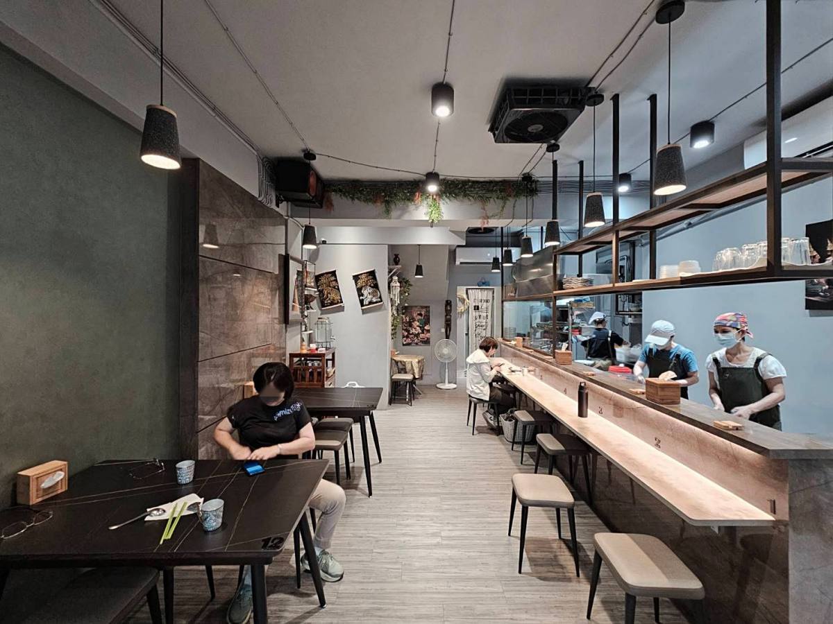 台南必吃美食!賽真船麵:台南最好吃的泰國船麵,沒有之一!泰國主廚把泰國街頭小吃帶進台灣!湯頭濃郁、麵體Q彈!還能免費續湯! - 第3張圖 台南必吃美食!賽真船麵:台南最好吃的泰國船麵,沒有之一!泰國主廚把泰國街頭小吃帶進台灣!湯頭濃郁、麵體Q彈!還能免費續湯!