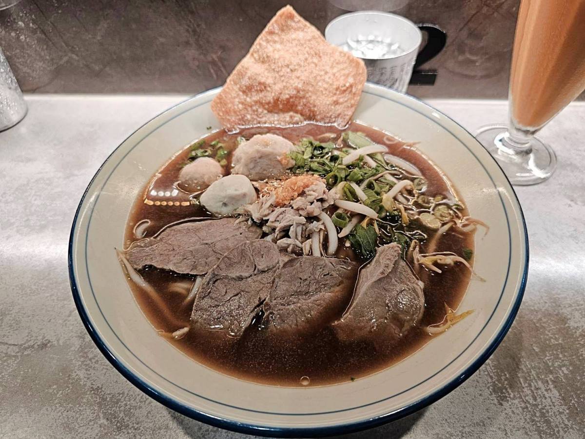 台南必吃美食!賽真船麵:台南最好吃的泰國船麵,沒有之一!泰國主廚把泰國街頭小吃帶進台灣!湯頭濃郁、麵體Q彈!還能免費續湯! - 第10張圖 台南必吃美食!賽真船麵:台南最好吃的泰國船麵,沒有之一!泰國主廚把泰國街頭小吃帶進台灣!湯頭濃郁、麵體Q彈!還能免費續湯!