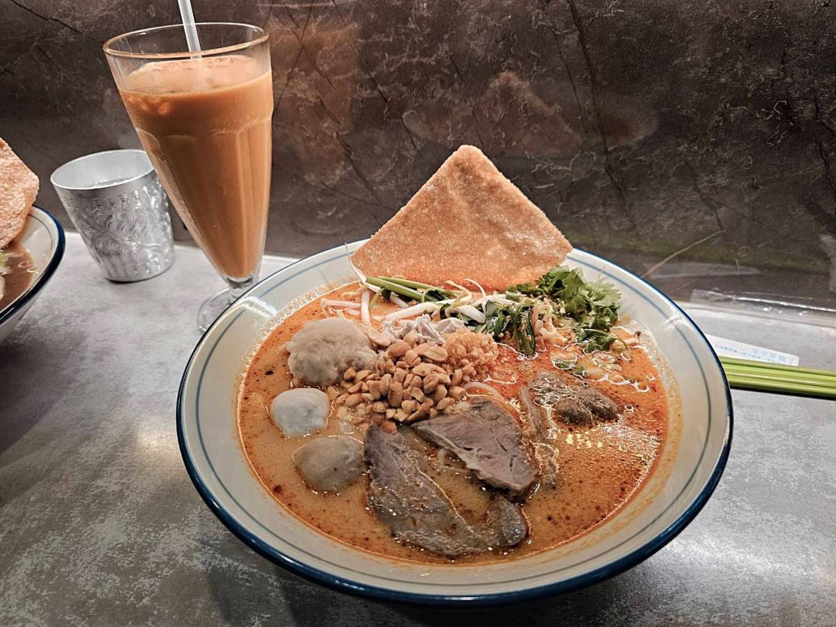台南必吃美食!賽真船麵:台南最好吃的泰國船麵,沒有之一!泰國主廚把泰國街頭小吃帶進台灣!湯頭濃郁、麵體Q彈!還能免費續湯! - 第11張圖 台南必吃美食!賽真船麵:台南最好吃的泰國船麵,沒有之一!泰國主廚把泰國街頭小吃帶進台灣!湯頭濃郁、麵體Q彈!還能免費續湯!