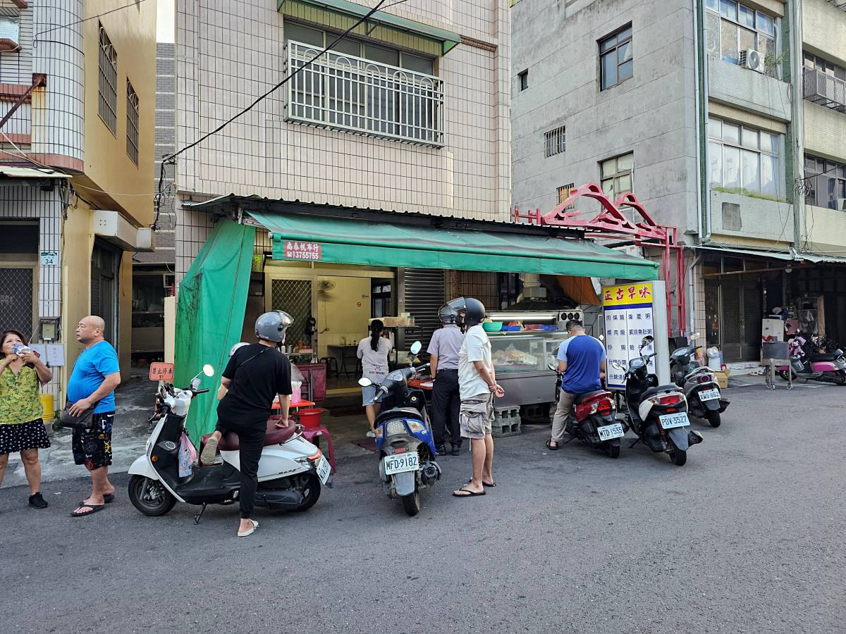 【旗津美食】在地人狂推!正古早味熱炒:懶得開伙的晚餐首選!老字號小店必點「煎魚肚、螺肉、汆燙蝦」 - 第2張圖 【旗津美食】在地人狂推!正古早味熱炒:懶得開伙的晚餐首選!老字號小店必點「煎魚肚、螺肉、汆燙蝦」