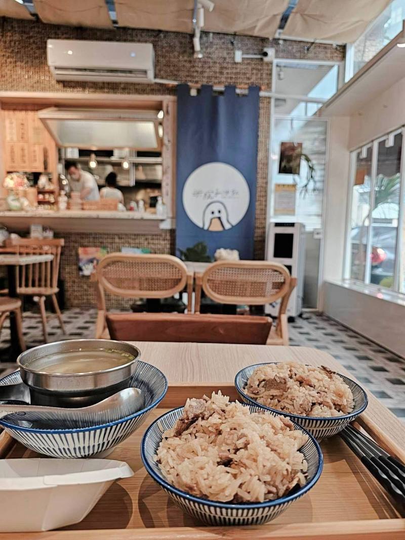 【蟬聯三年米其林】米院子油飯 — 高雄油飯界的天花板!必比登認證,香氣濃郁一吃上癮! - 第6張圖 【蟬聯三年米其林】米院子油飯 — 高雄油飯界的天花板!必比登認證,香氣濃郁一吃上癮!