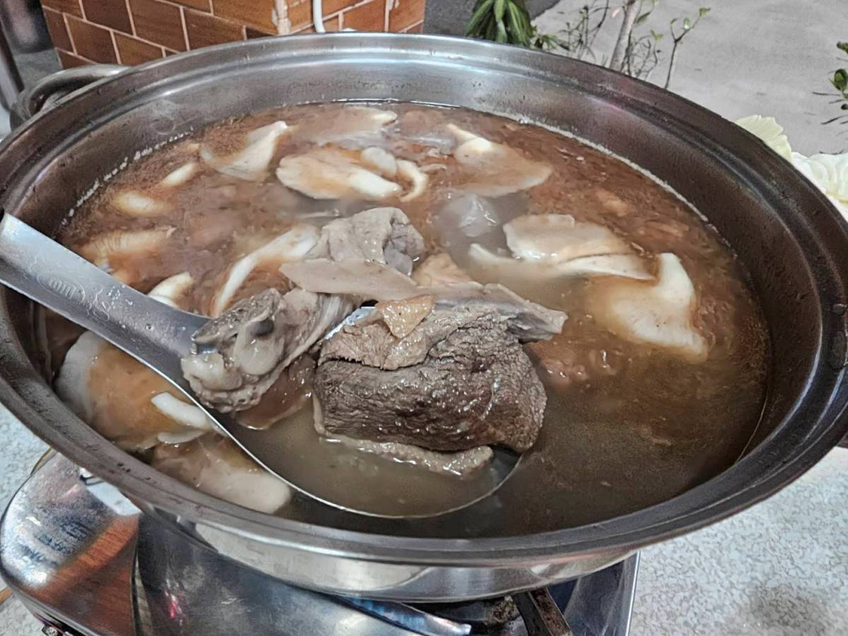 【高雄正記薑母鴨】超低調中藥行開的薑母鴨店!湯頭回甘、滋補暖胃-秋冬天必吃! - 第9張圖 【高雄正記薑母鴨】超低調中藥行開的薑母鴨店!湯頭回甘、滋補暖胃-秋冬天必吃!