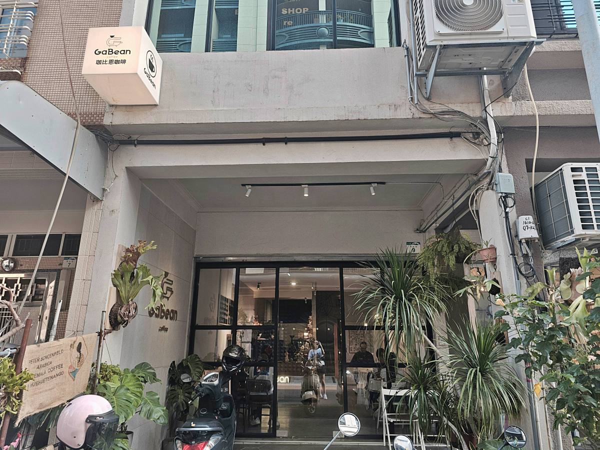 【高雄前金區】GaBean coffee 珈比恩咖啡長生店：在地人激推 4.9 星甜點！實測超驚艷「大人味提拉米蘇」｜隱身巷弄、值得二訪的不限時咖啡廳