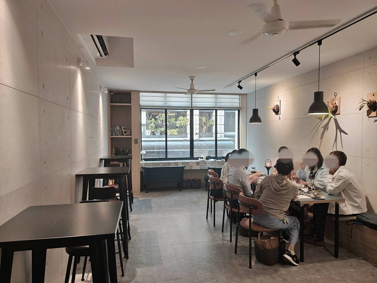 【高雄前金區】GaBean coffee 珈比恩咖啡長生店：在地人激推 4.9 星甜點！實測超驚艷「大人味提拉米蘇」｜隱身巷弄、值得二訪的不限時咖啡廳