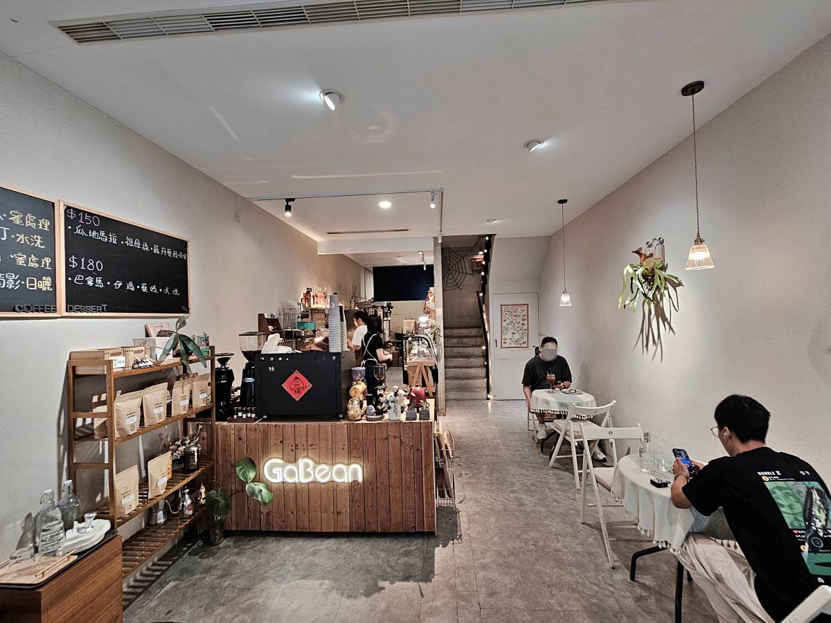 【高雄前金區】GaBean coffee 珈比恩咖啡長生店：在地人激推 4.9 星甜點！實測超驚艷「大人味提拉米蘇」｜隱身巷弄、值得二訪的不限時咖啡廳