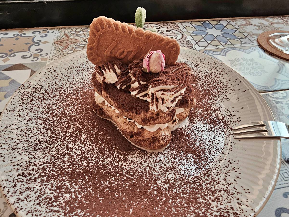 【高雄前金區】GaBean coffee 珈比恩咖啡長生店：在地人激推 4.9 星甜點！實測超驚艷「大人味提拉米蘇」｜隱身巷弄、值得二訪的不限時咖啡廳