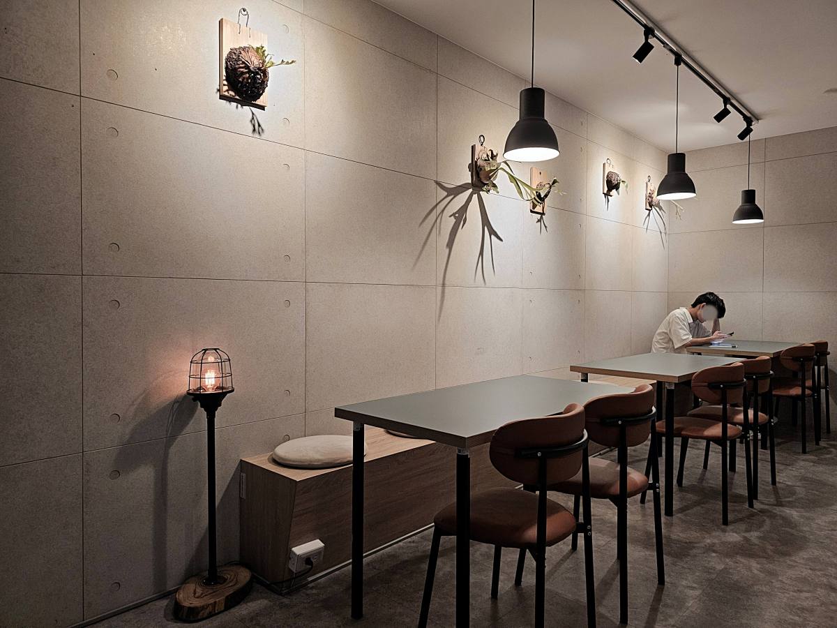 【高雄前金區】GaBean coffee 珈比恩咖啡長生店：在地人激推 4.9 星甜點！實測超驚艷「大人味提拉米蘇」｜隱身巷弄、值得二訪的不限時咖啡廳