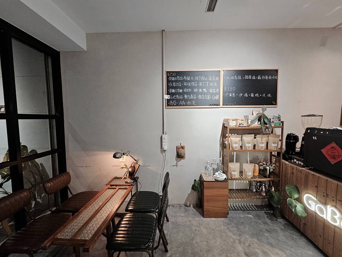 【高雄前金區】GaBean coffee 珈比恩咖啡長生店：在地人激推 4.9 星甜點！實測超驚艷「大人味提拉米蘇」｜隱身巷弄、值得二訪的不限時咖啡廳