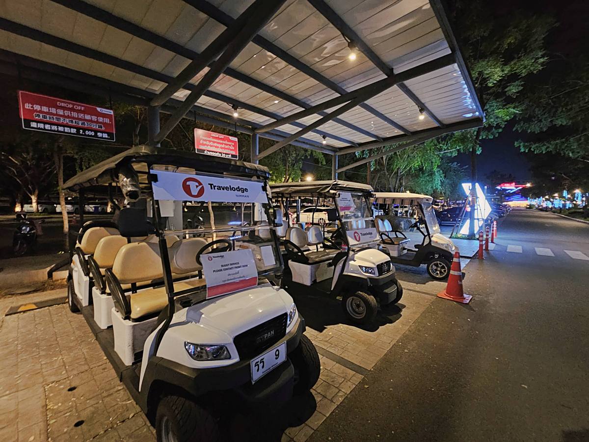 【清邁住宿】Travelodge Nimman 開箱：小資族必收！尼曼區高CP值飯店，頂樓泳池、早餐、房型全攻略！