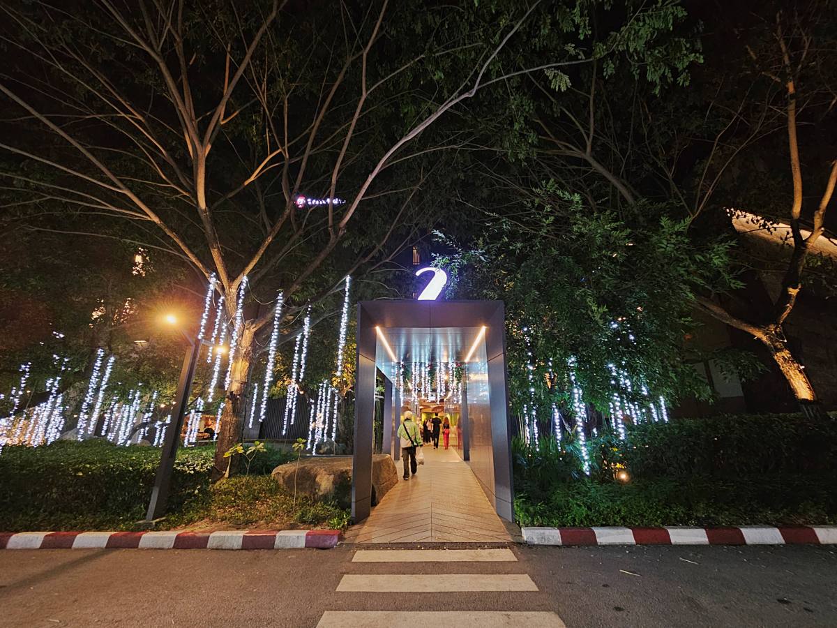 【清邁住宿】Travelodge Nimman 開箱：小資族必收！尼曼區高CP值飯店，頂樓泳池、早餐、房型全攻略！