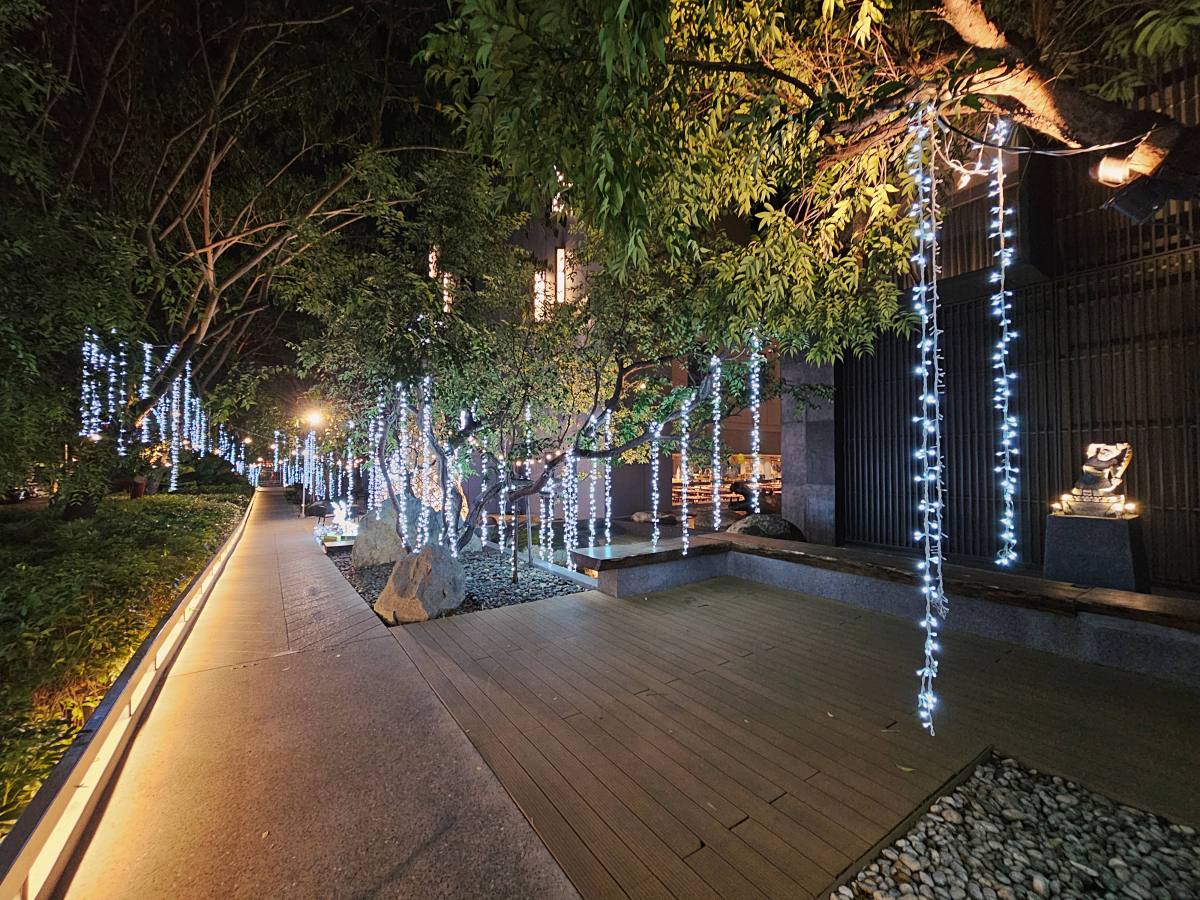 【清邁住宿】Travelodge Nimman 開箱：小資族必收！尼曼區高CP值飯店，頂樓泳池、早餐、房型全攻略！