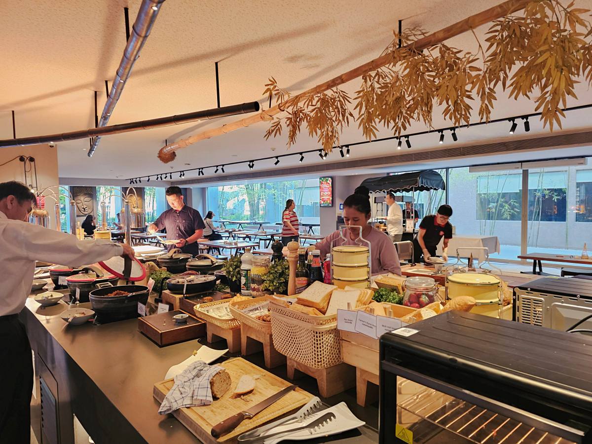 【清邁住宿】Travelodge Nimman 開箱：小資族必收！尼曼區高CP值飯店，頂樓泳池、早餐、房型全攻略！