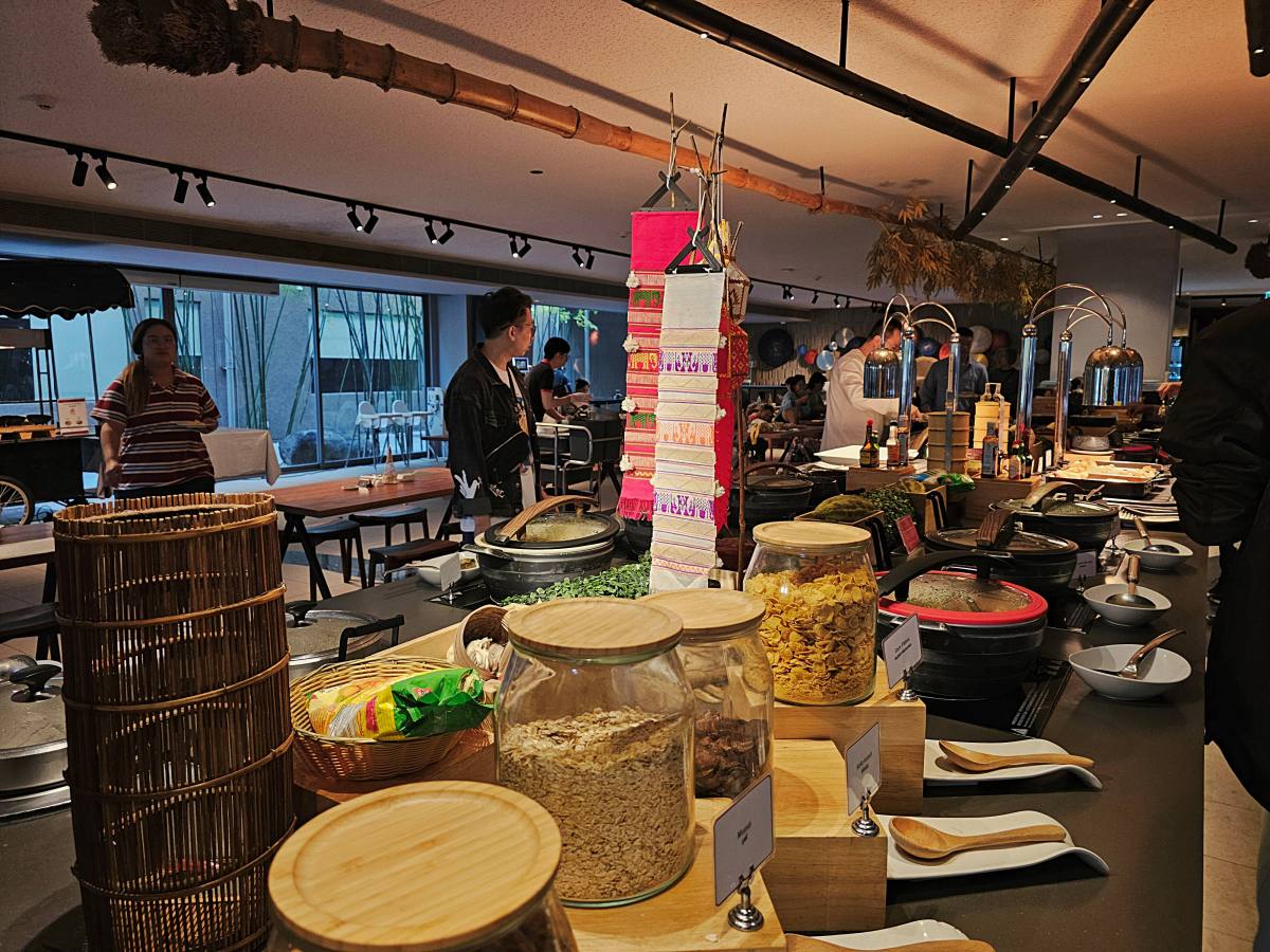 【清邁住宿】Travelodge Nimman 開箱：小資族必收！尼曼區高CP值飯店，頂樓泳池、早餐、房型全攻略！