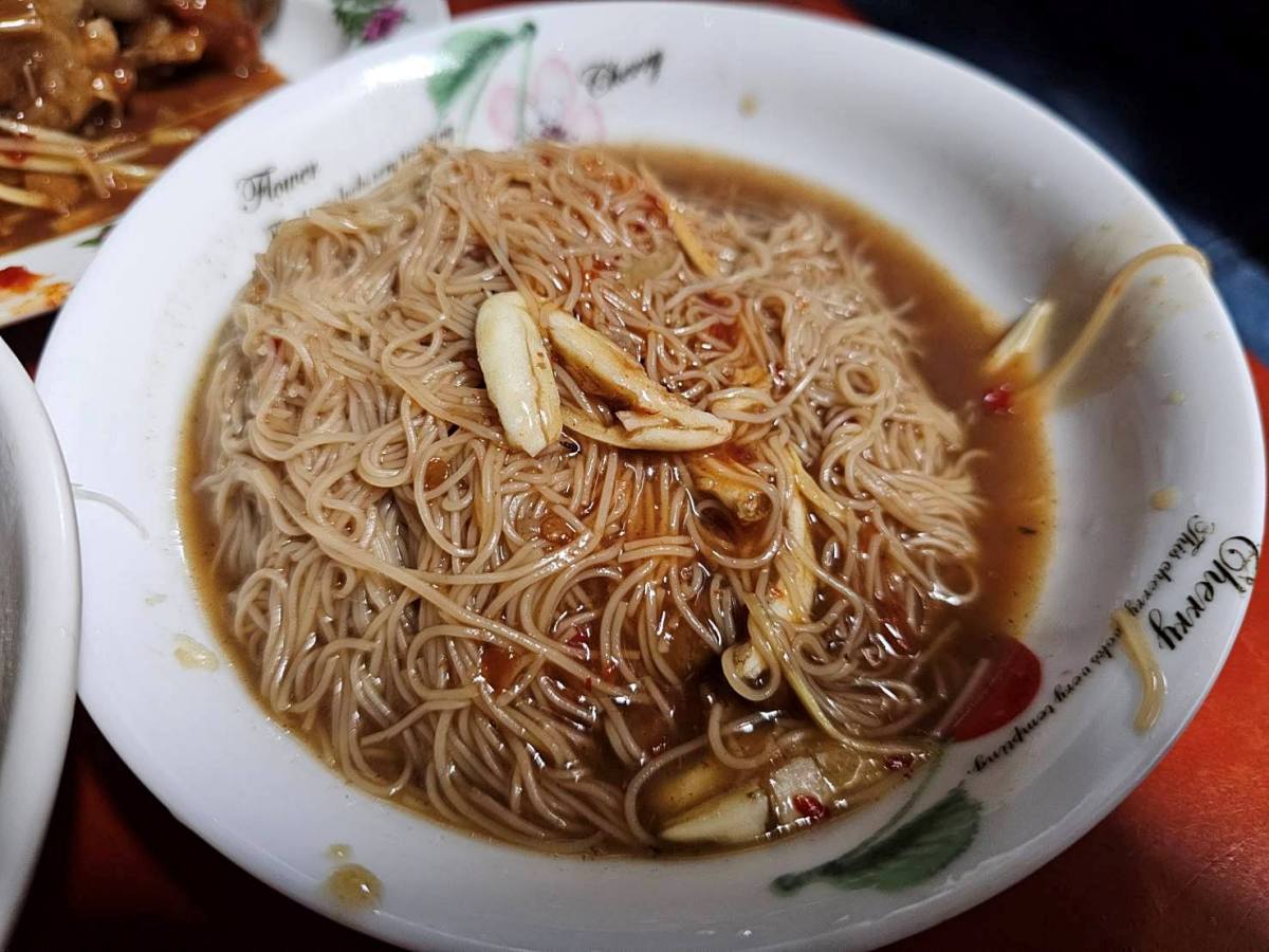旗山老街旁的「深夜食堂」:在地人才懂的李家當歸鴨,那一口湯是 50 年的靈魂! - 第7張圖 旗山老街旁的「深夜食堂」:在地人才懂的李家當歸鴨,那一口湯是 50 年的靈魂!