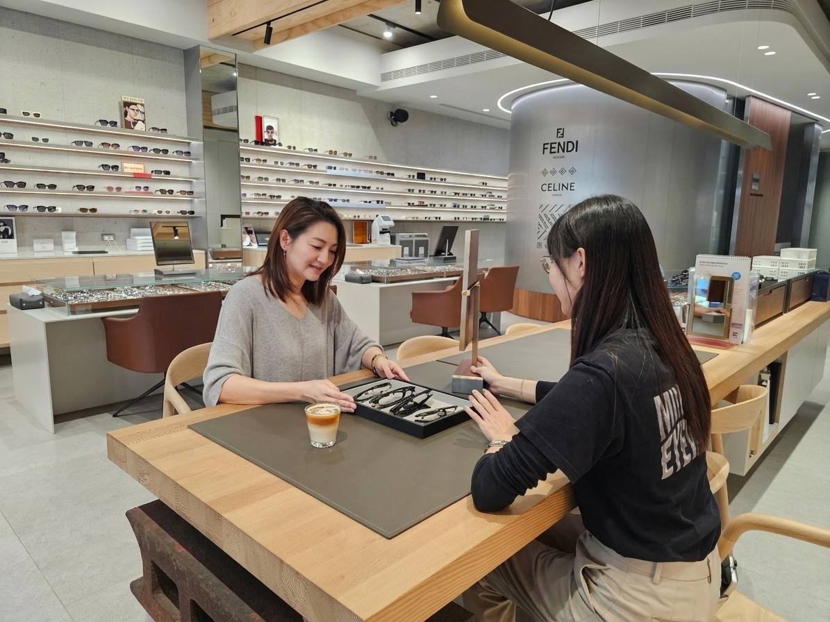 【台南眼鏡行推薦】明格眼鏡長榮店:不只是精品墨鏡聖地,更有德國蔡司3D全套服務加持! - 第29張圖 【台南眼鏡行推薦】明格眼鏡長榮店:不只是精品墨鏡聖地,更有德國蔡司3D全套服務加持!