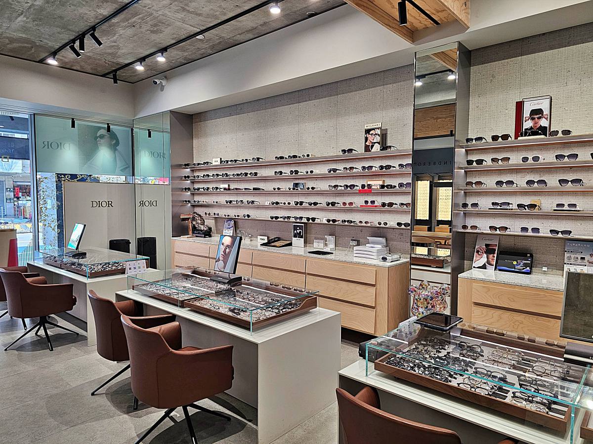 【台南眼鏡行推薦】明格眼鏡長榮店:不只是精品墨鏡聖地,更有德國蔡司3D全套服務加持! - 第6張圖 【台南眼鏡行推薦】明格眼鏡長榮店:不只是精品墨鏡聖地,更有德國蔡司3D全套服務加持!