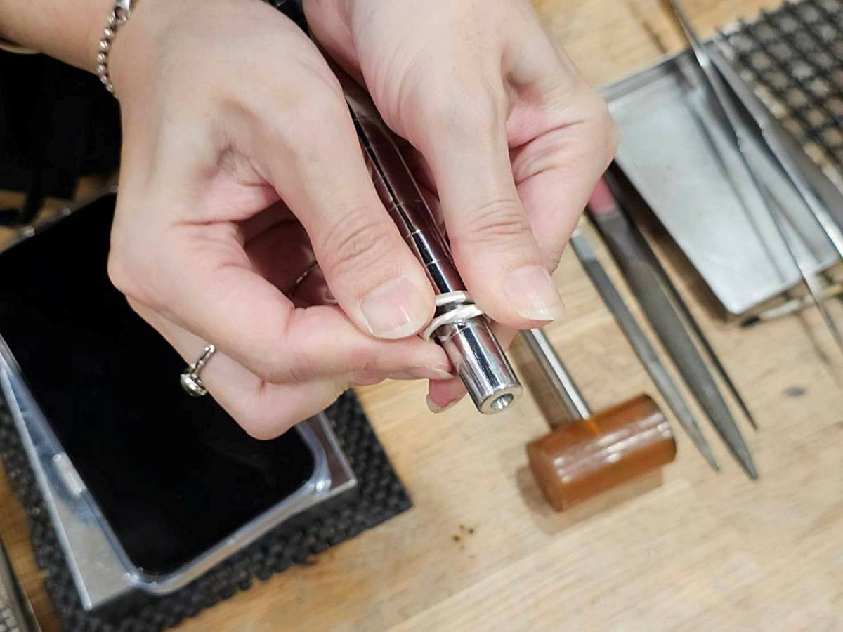 【高雄戒指DIY推薦】AdoSi銀戀文直旗艦店.打造獨一無二的戒指!款式、流程、環境全紀錄! - 第27張圖 【高雄戒指DIY推薦】AdoSi銀戀文直旗艦店.打造獨一無二的戒指!款式、流程、環境全紀錄!