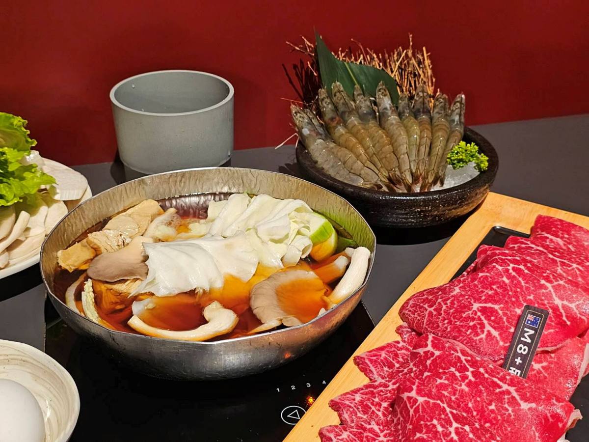 高雄最美海景火鍋！二旭鍋-高流店｜369起火鍋+自助吧吃到飽，坐擁高流第一排美景！