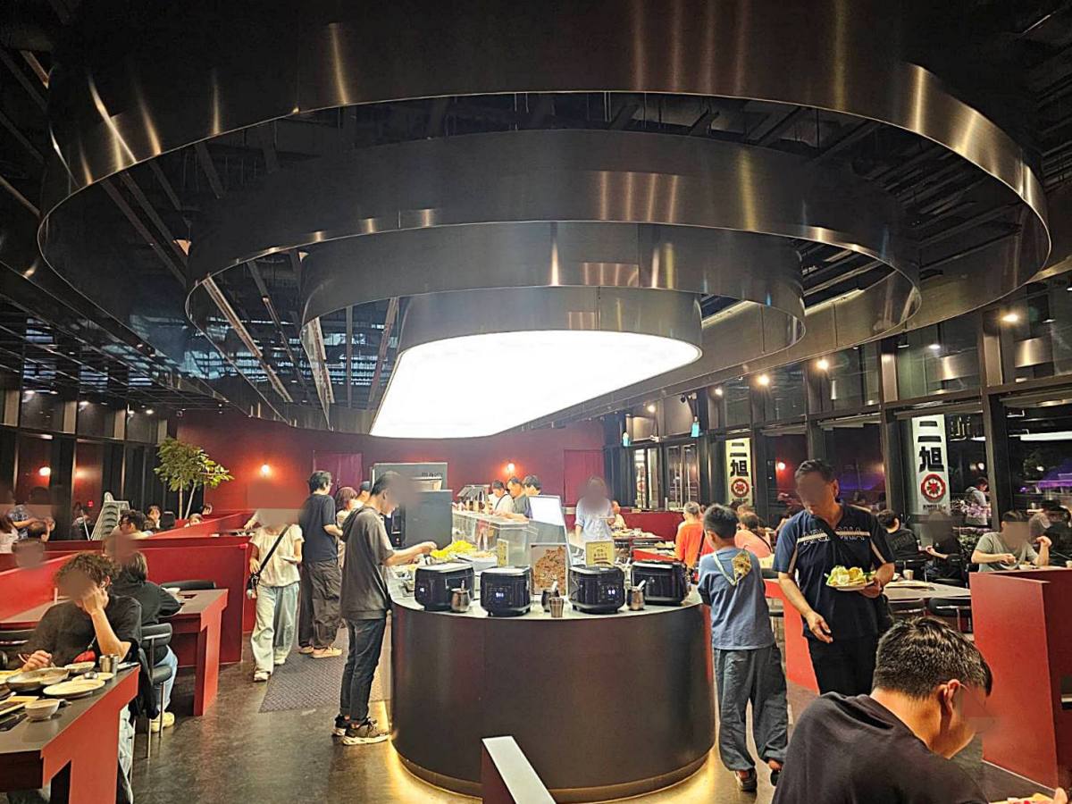 高雄最美海景火鍋！二旭鍋-高流店｜369起火鍋+自助吧吃到飽，坐擁高流第一排美景！