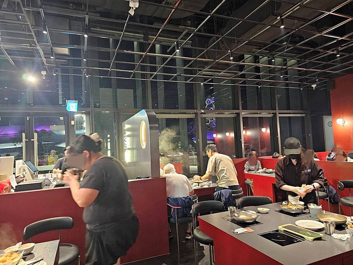 高雄最美海景火鍋！二旭鍋-高流店｜369起火鍋+自助吧吃到飽，坐擁高流第一排美景！